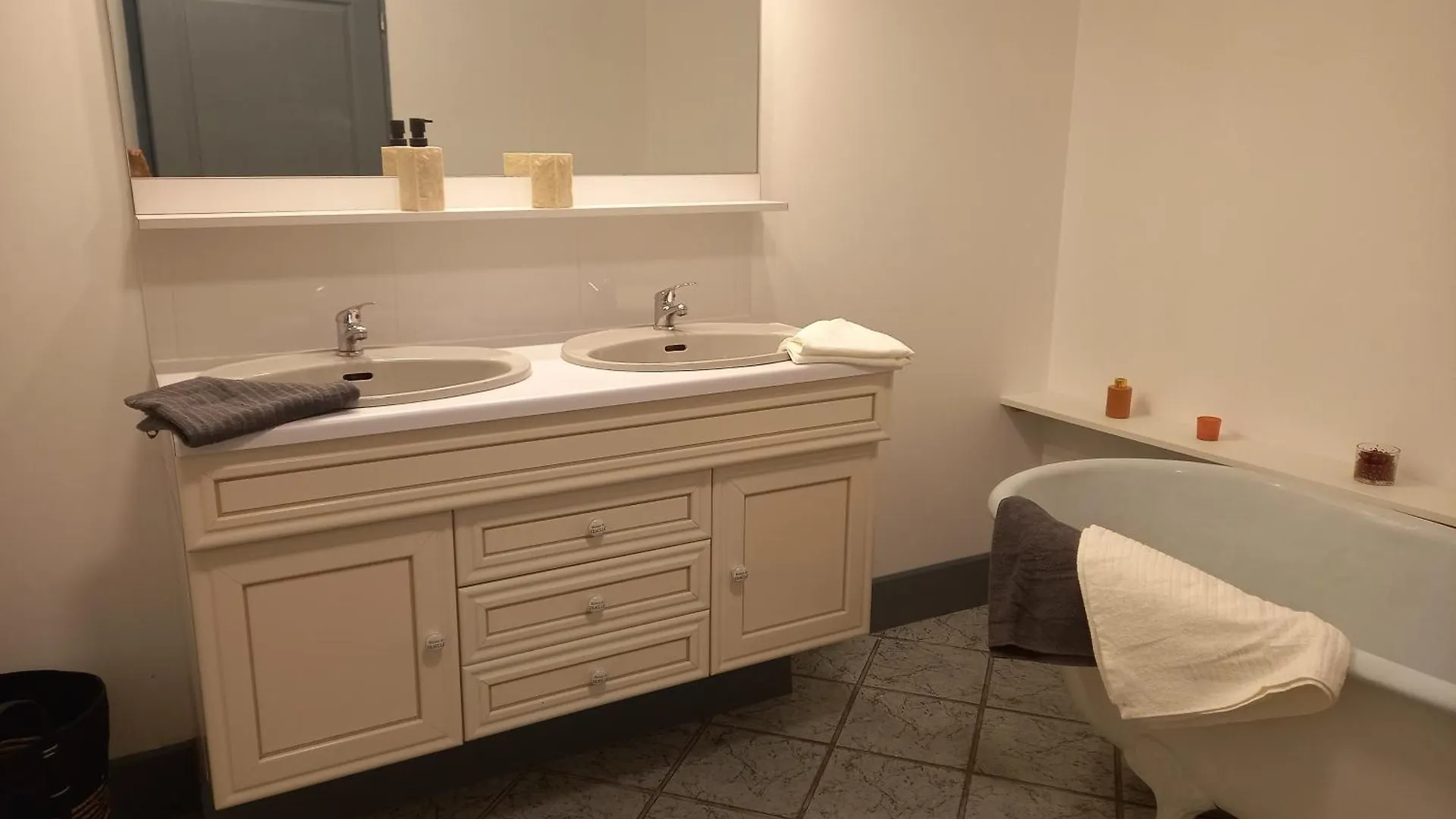 Apartment Gites Du Chateau De Lestang Auzits