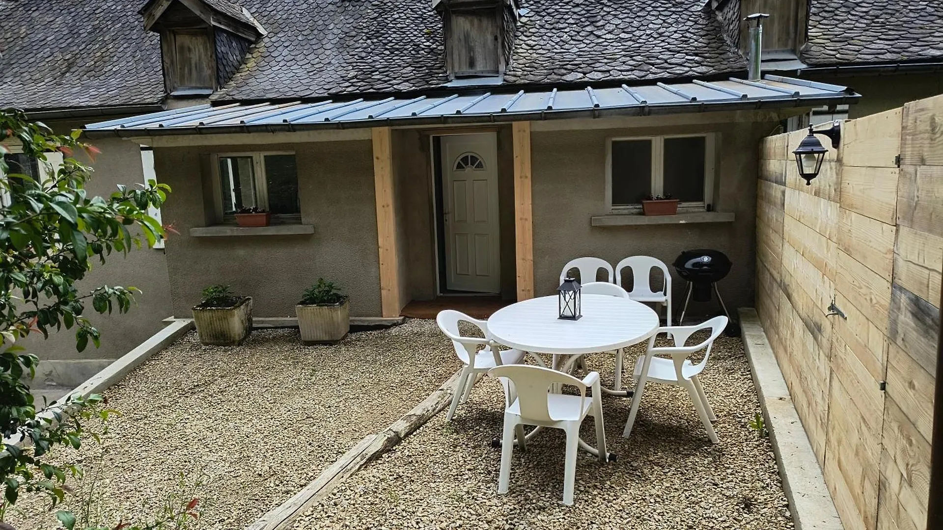 Gites Du Chateau De Lestang Auzits 0*,  France